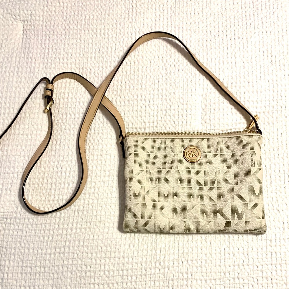 Signature MK. Crossbody